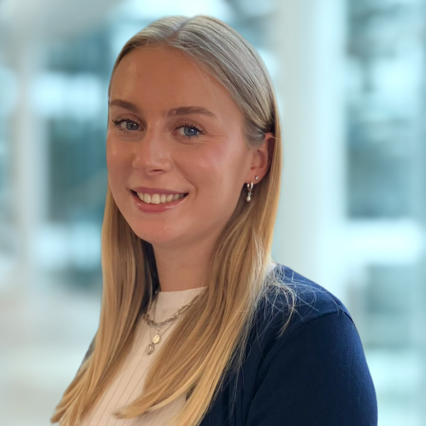 Eleanor Hall Headshot