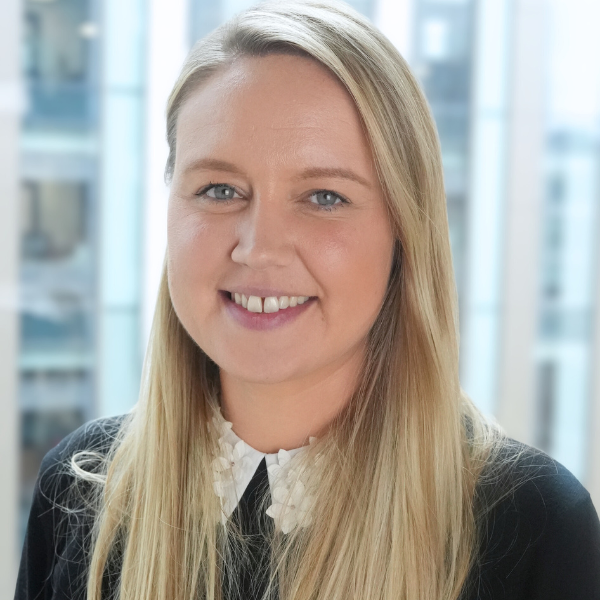 Holly Marshall Headshot